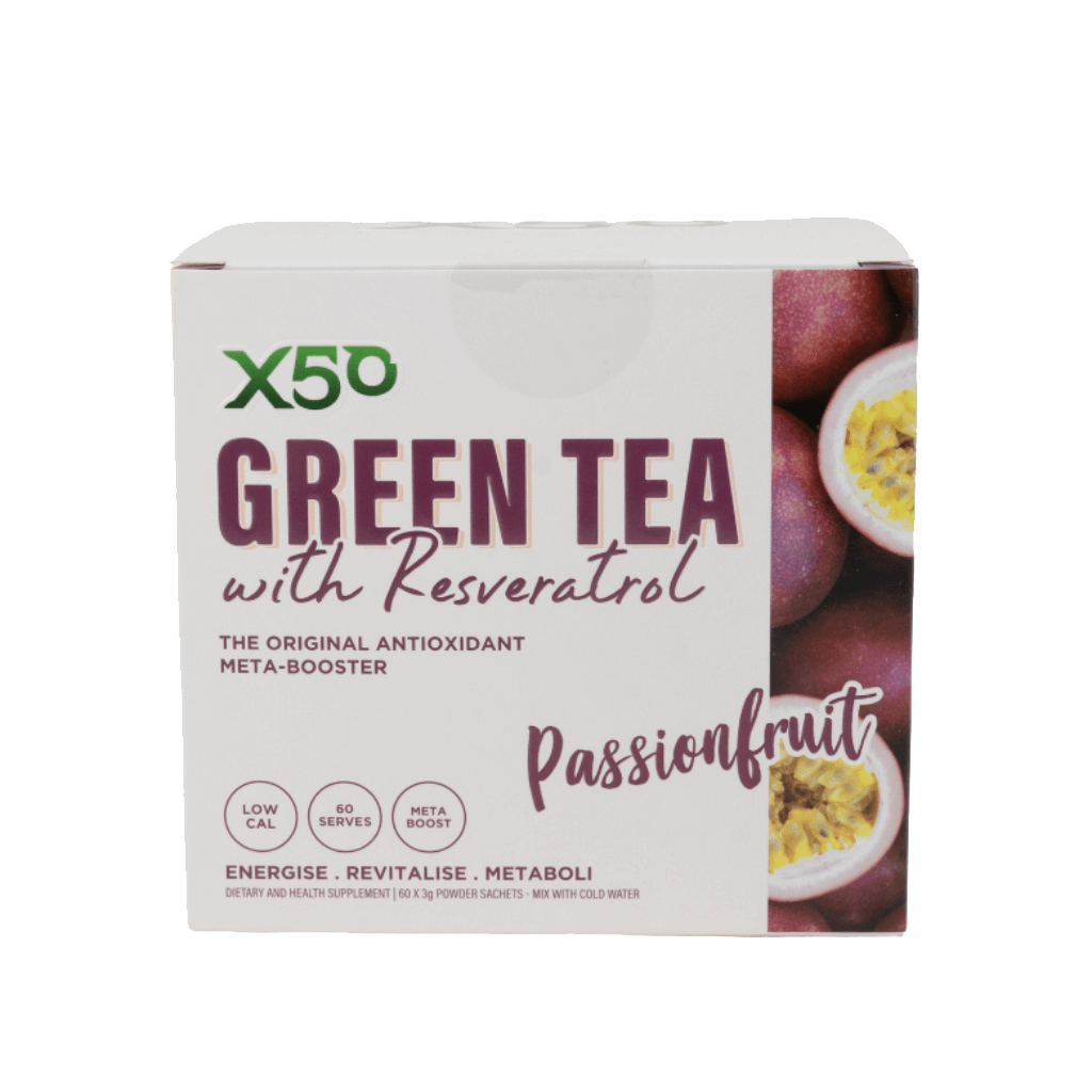 Close-up of the green tea powder and packaging, highlighting its antioxidant-rich formulation.